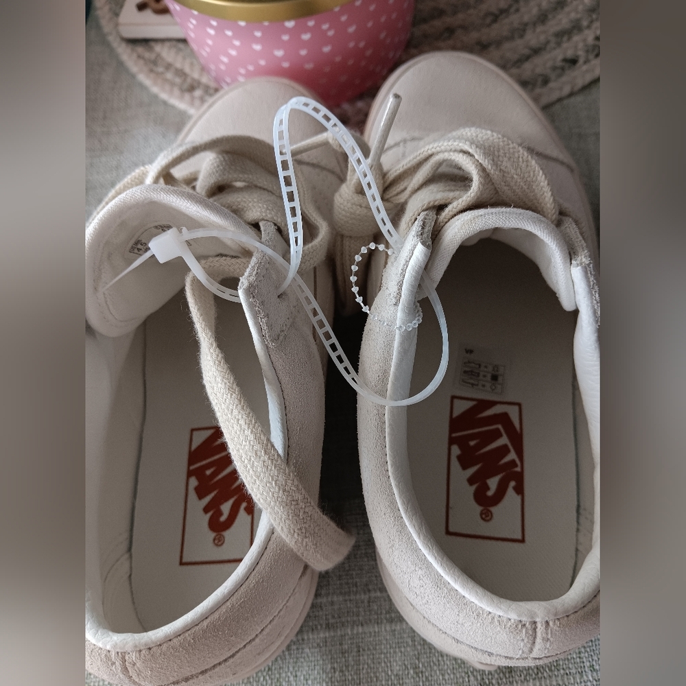 Vans Kids Low-Top Sneakers in Cream